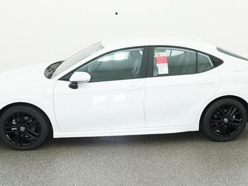 New 2026 Toyota Camry SE image 3