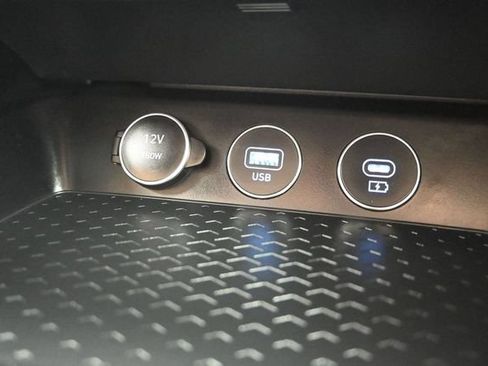 Used 2025 Genesis G70 2.5T AWD/4WD image 28