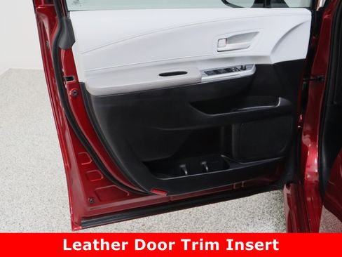 Certified 2025 Toyota Sienna LE image 12