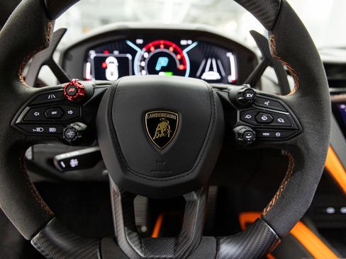 Used 2026 Lamborghini Revuelto image 33