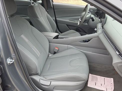 Used 2025 Hyundai Elantra SEL FWD image 16