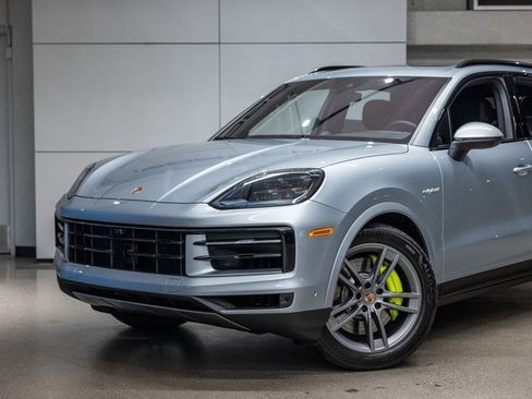 Used 2026 Porsche Cayenne S image 16