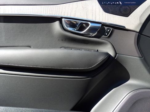 Certified 2025 Volvo XC90 B6 Ultra image 10