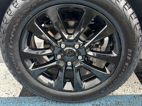 Used 2019 Jeep Grand Cherokee Altitude AWD/4WD image 32