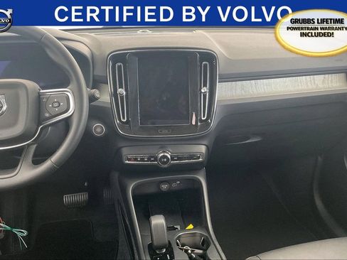 Used 2025 Volvo XC40 B5 Core image 9