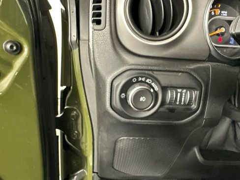 Used 2021 Jeep Wrangler Unlimited Sport AWD/4WD image 17