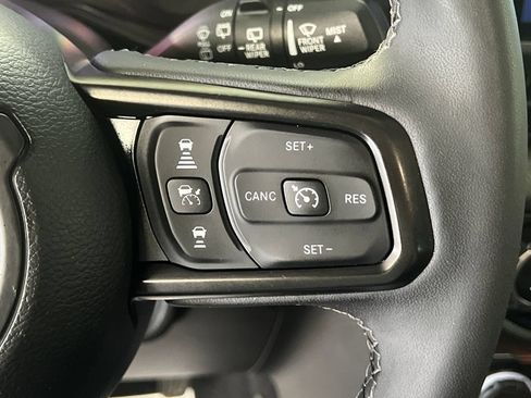 Used 2025 Jeep Wrangler Unlimited Sport AWD/4WD image 24