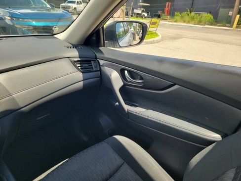 Certified 2020 Nissan Rogue SV FWD image 16