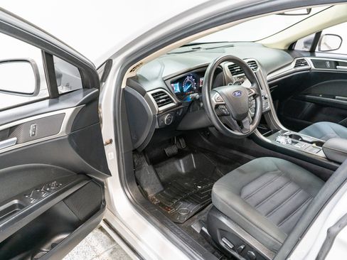 Used 2018 Ford Fusion SE FWD image 12