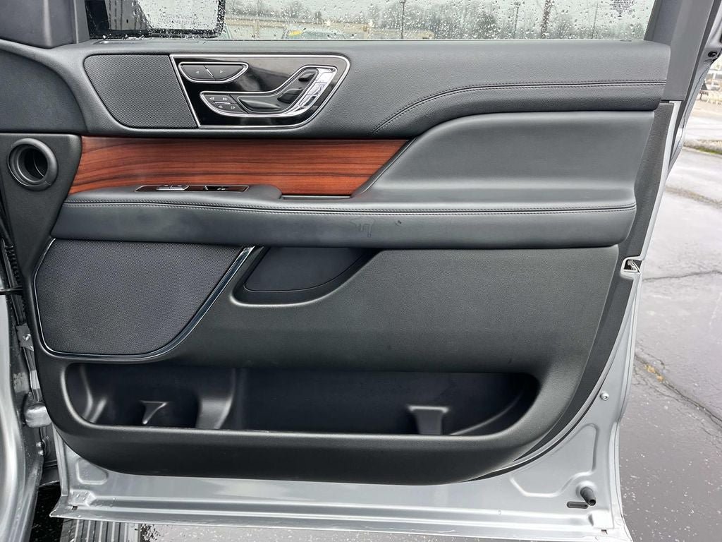 Used 2023 Lincoln Navigator Reserve AWD/4WD image 31