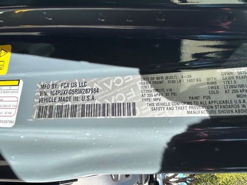 Certified 2024 Jeep Wrangler Unlimited Rubicon AWD/4WD image 46