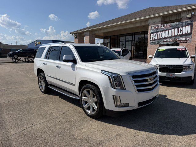 Used 2017 Cadillac Escalade Luxury RWD image 2
