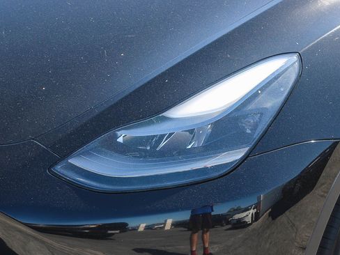 Used 2023 Tesla Model Y Long Range AWD/4WD image 5