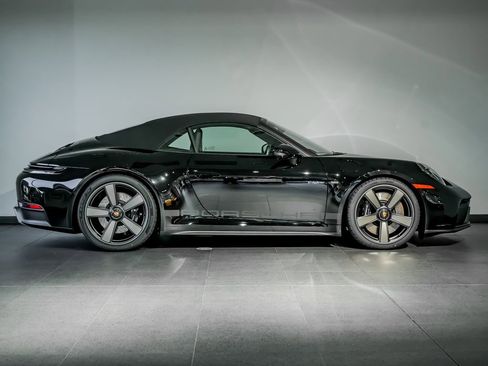 Used 2026 Porsche 911 Carrera GTS image 8