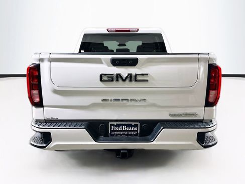 Used 2022 GMC Sierra 1500 Elevation w/ LPO, Elevation Black Package image 9