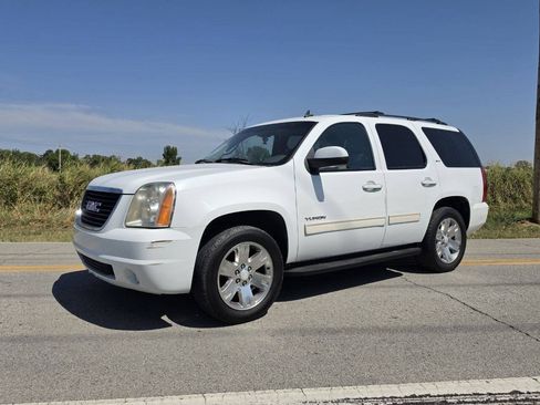 Used 2009 GMC Yukon SLT RWD image 2