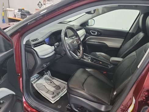 Used 2022 Jeep Compass Limited image 31