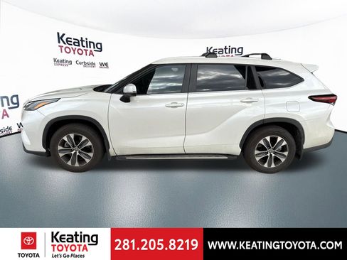 Used 2025 Toyota Highlander XLE image 4