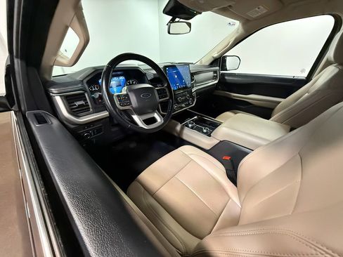 Used 2024 Ford Expedition XLT image 2