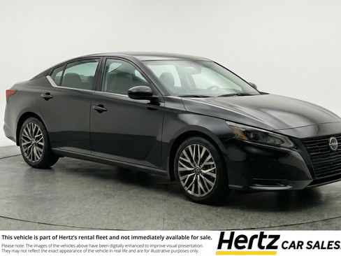Used 2025 Nissan Altima 2.5 SV FWD image 1