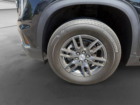 Used 2025 GMC Acadia Elevation AWD/4WD image 9