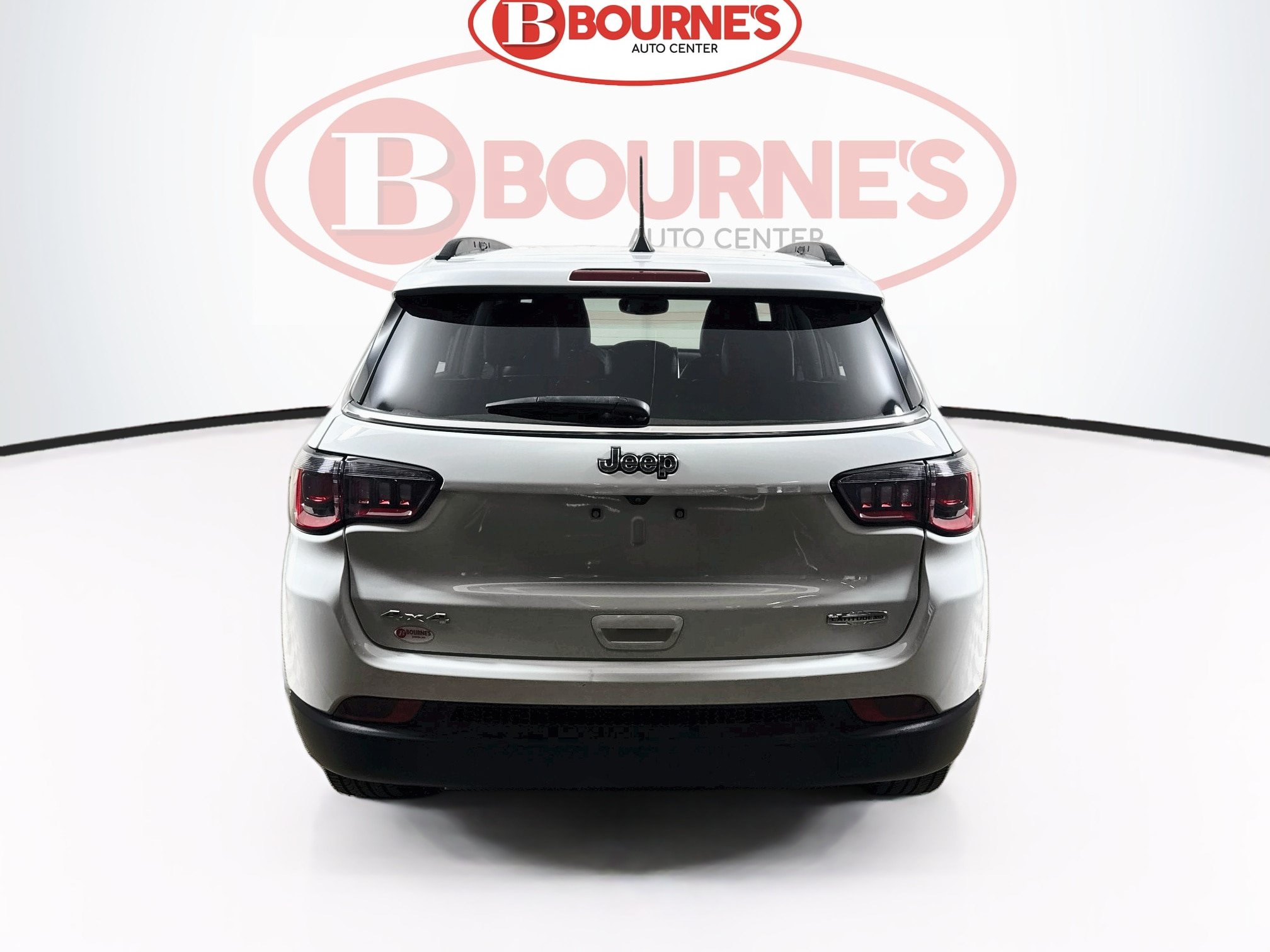 Used 2023 Jeep Compass Latitude AWD/4WD image 8