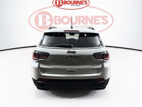 Used 2023 Jeep Compass Latitude AWD/4WD image 8