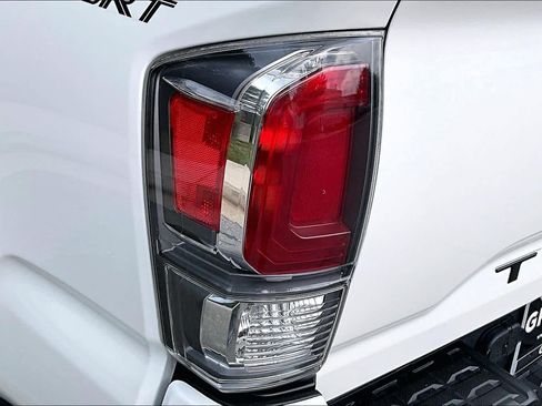 Used 2022 Toyota Tacoma TRD Sport w/ TRD Premium Sport Package AWD/4WD image 29