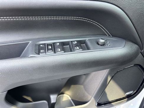 Certified 2024 Jeep Compass Limited w/ High Altitude Package image 17