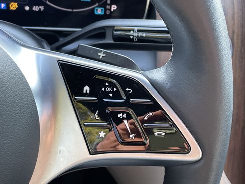 Used 2024 Mercedes-Benz GLC 300 4MATIC image 29