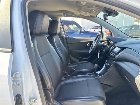 Used 2021 Chevrolet Trax LT image 26