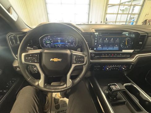 Used 2025 Chevrolet Silverado 1500 LT AWD/4WD image 26