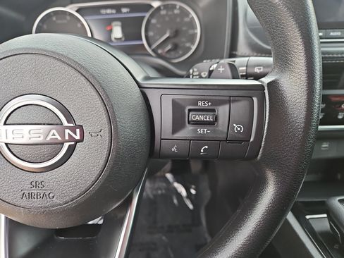 Used 2023 Nissan Rogue S image 15