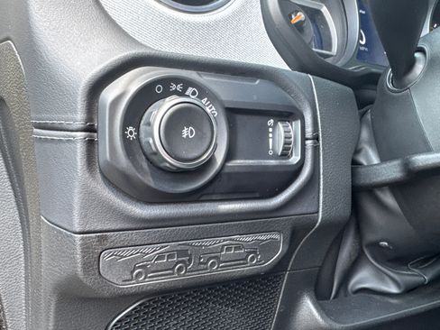 Used 2024 Jeep Wrangler Unlimited Sahara w/ Technology Group AWD/4WD image 34