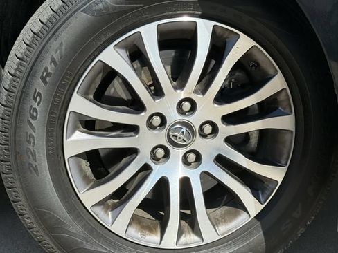 Used 2019 Toyota Sienna XLE Premium FWD image 9