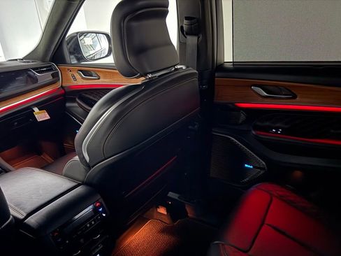 Used 2022 Jeep Grand Cherokee L Summit image 44