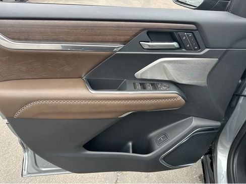 New 2026 GMC Acadia Denali Ultimate w/ LPO, Floor Liner Package AWD/4WD image 23