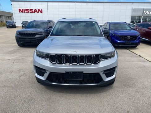 Used 2024 Jeep Grand Cherokee Laredo image 9