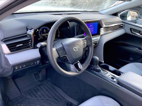 Used 2025 Toyota Camry LE image 17