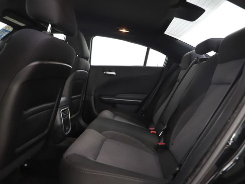 Used 2016 Dodge Charger SE w/ Popular Equipment Group image 17