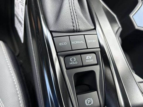 New 2026 Toyota Camry Hybrid FWD image 21