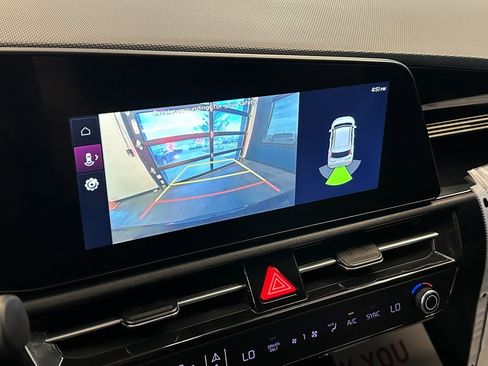 Used 2023 Kia Niro EX Touring image 13