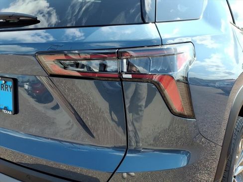 Used 2026 Chevrolet Equinox LT image 9