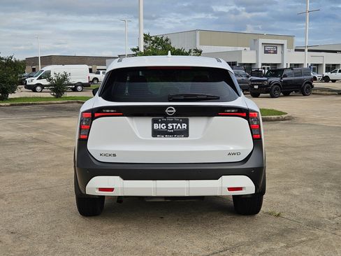 Used 2025 Nissan Kicks S AWD/4WD image 5