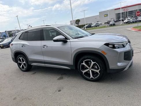 New 2025 Volkswagen Tiguan SE image 7