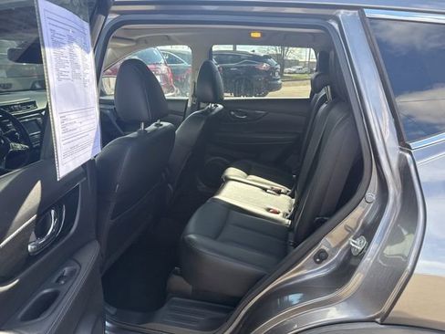 Used 2018 Nissan Rogue SL w/ Premium Package image 11