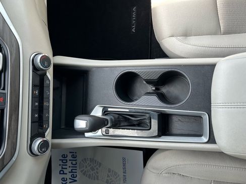 Used 2025 Nissan Altima 2.5 SV image 12