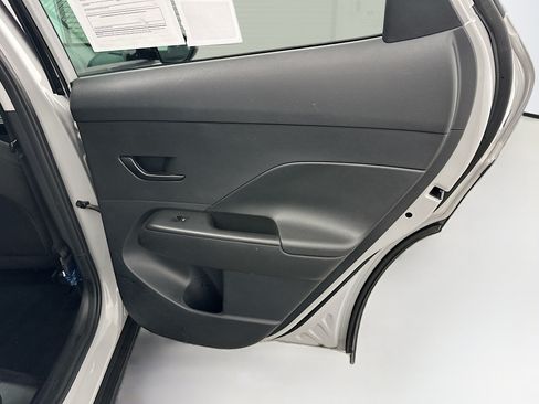 Used 2025 Hyundai Kona SEL AWD/4WD image 31