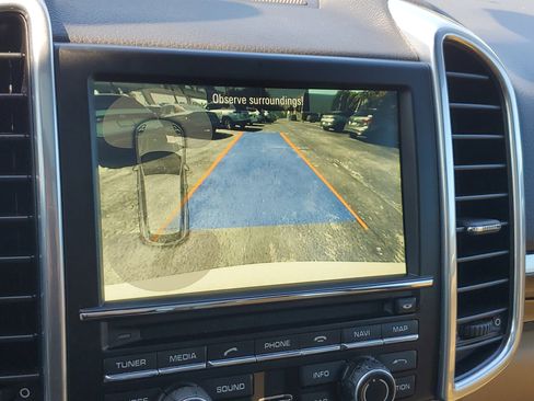 Used 2016 Porsche Cayenne image 25