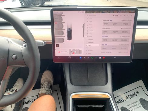 Used 2023 Tesla Model Y Long Range AWD/4WD image 16